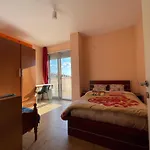 Quarto em Acomodações Particulares Private - & Mountain Views & Free Parking & Wifi Tirana