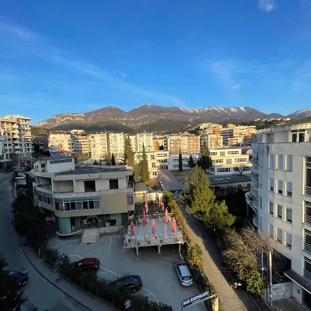 Rum i privatbostad Private - & Mountain Views & Free Parking & Wifi Tirana