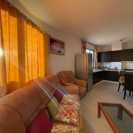 Private - & Mountain Views & Free Parking & Wifi Séjour chez l'habitant Tirana